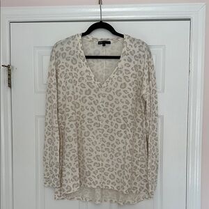 Gibson Animal Print V-Neck Long Sleeve Tunic Top
